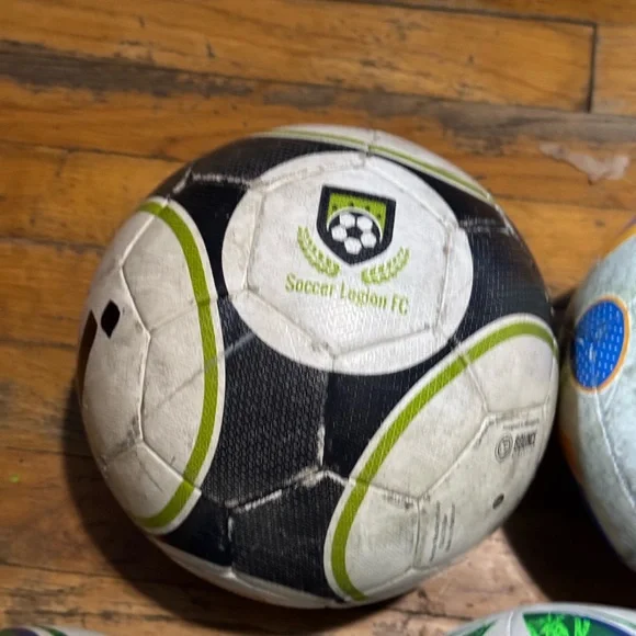 Size 4 soccer ball - Picture 5 of 10